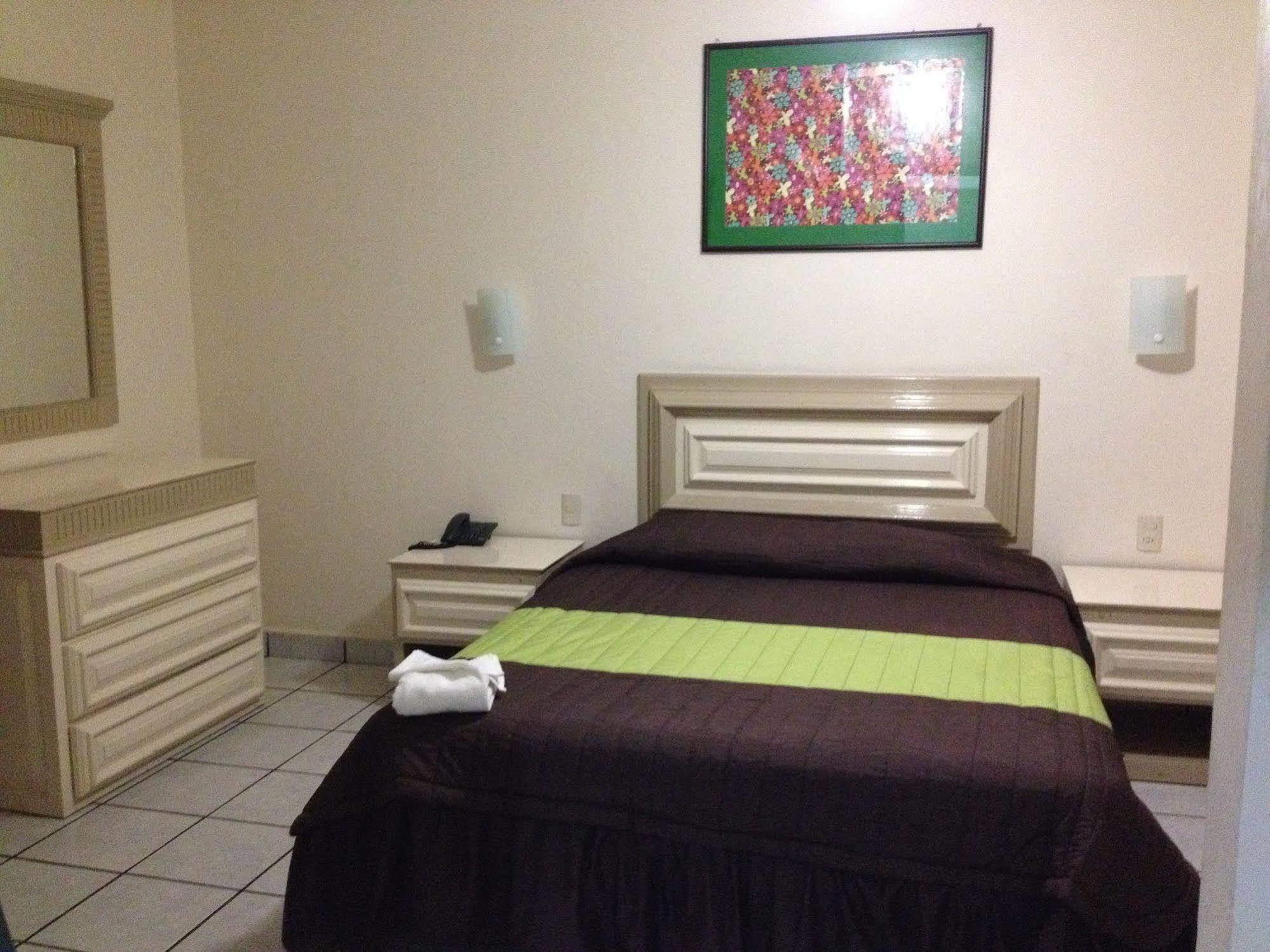 Hotel El Roble Tuxtla Gutiérrez Екстериор снимка