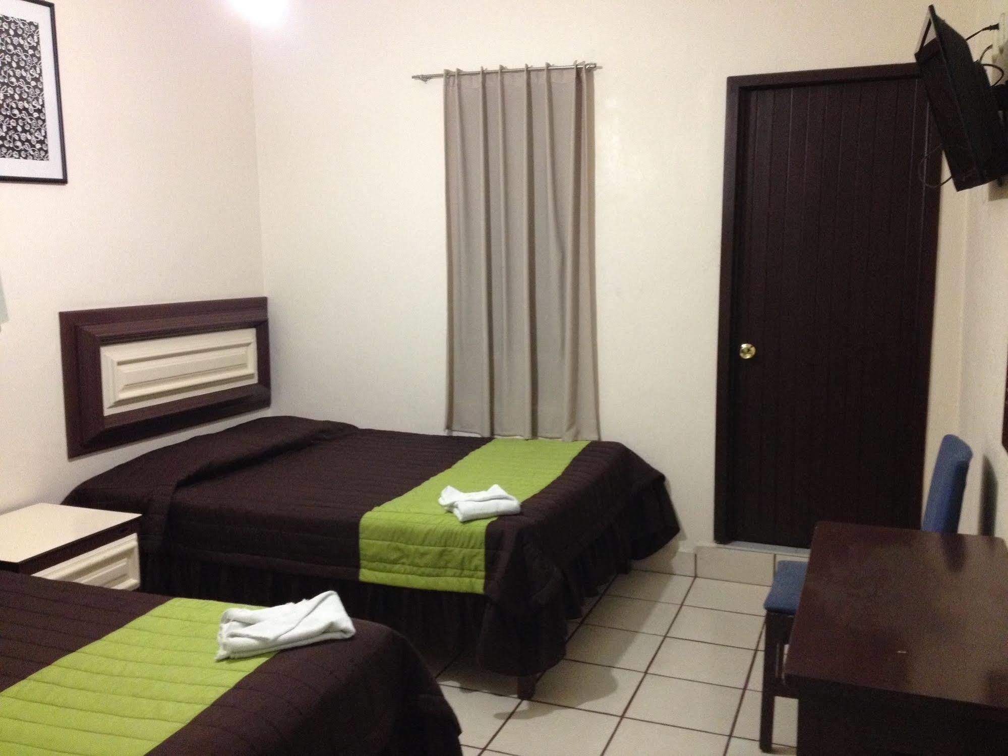 Hotel El Roble Tuxtla Gutiérrez Екстериор снимка